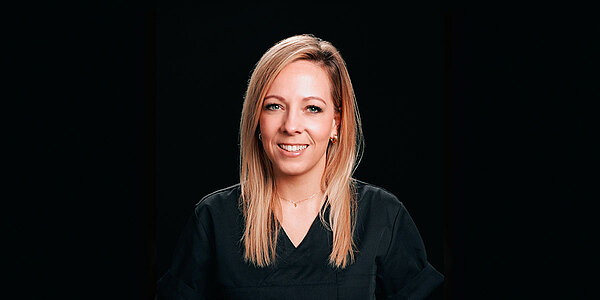 Zahnärztin Dr. Anja Kessler, Inhaberin der Zahnarztpraxis dental:ly in Oberschleißheim bei München