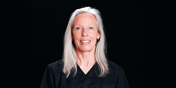 Frau Albus, Mitarbeiterin bei dental:ly, der Praxis für Zahnmedizin für Oberschleißheim und Umgebung